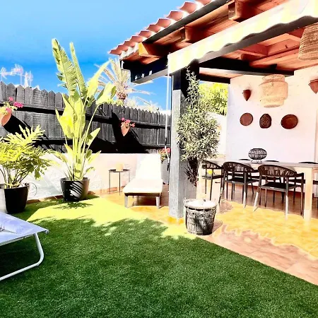 Oasis With Jacuzzi Hébergement de vacances